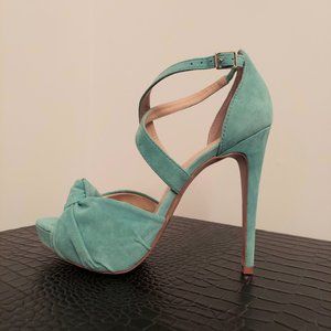 Open toe shoes